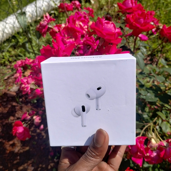 Apple Earbuds - Sleek White Design